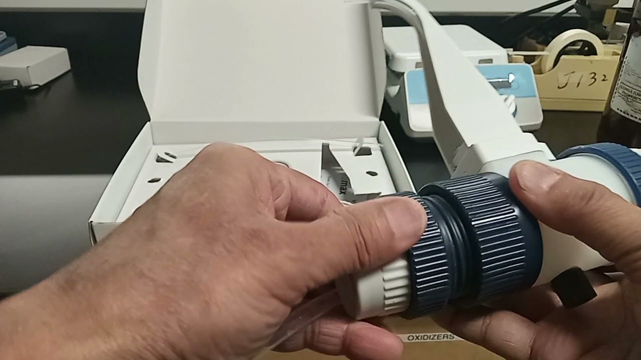 Labmax bottle top dispenser from VWR