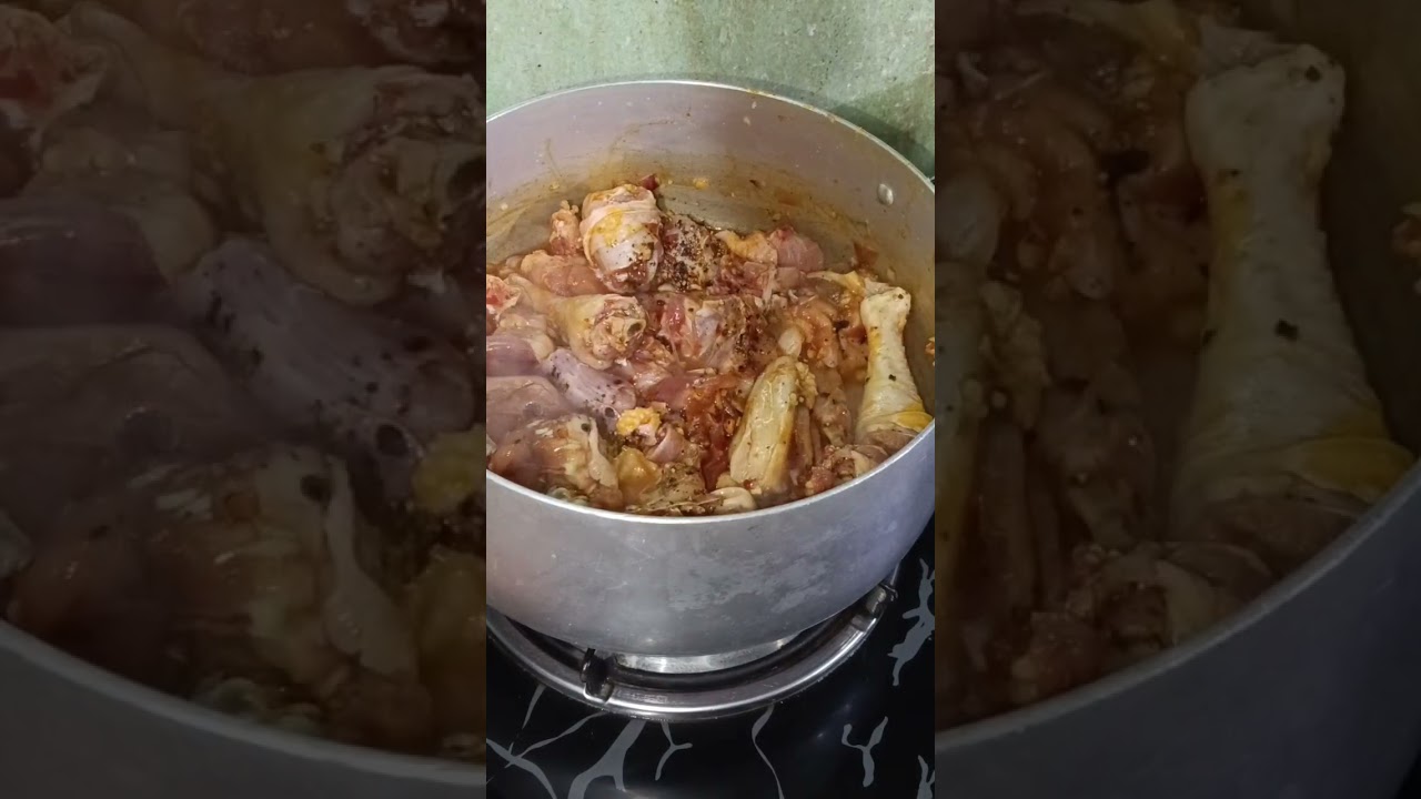 gà nấu tiêu ăn cùng bánh mì