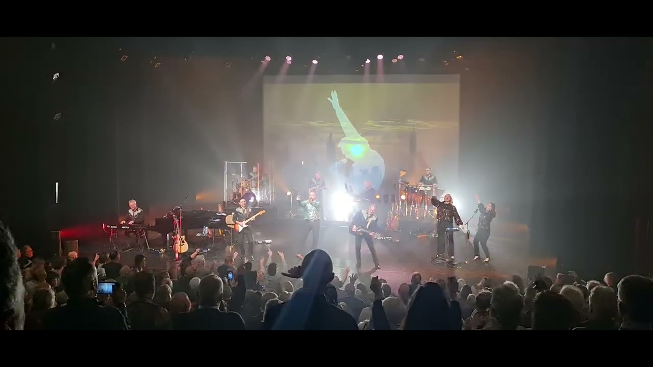 Marcel Mulders zingt  Sweet Caroline in Schouwburg Hengelo met de Sweet Caroline Tour op 14 - 1 2026