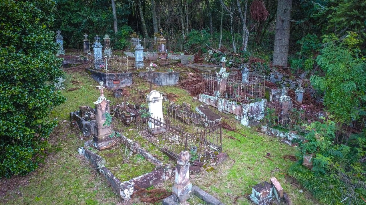 TÚMULOS COM MAIS DE UM SÉCULO NESTE ANTIGO CEMITÉRIO NA SERRA GAÚCHA!