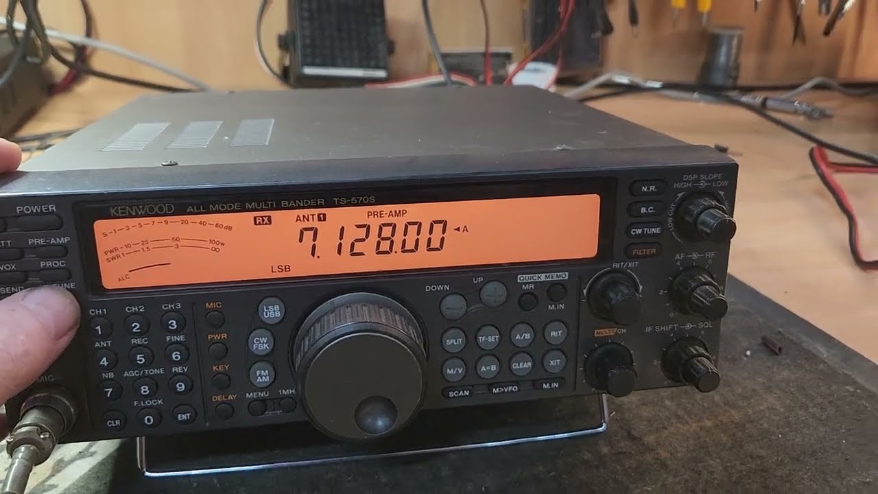 КВ трансивер Kenwood TS570S КВ 6 метров выходная мощность 100 Вт на всех диапазонах, абсолютный производитель.