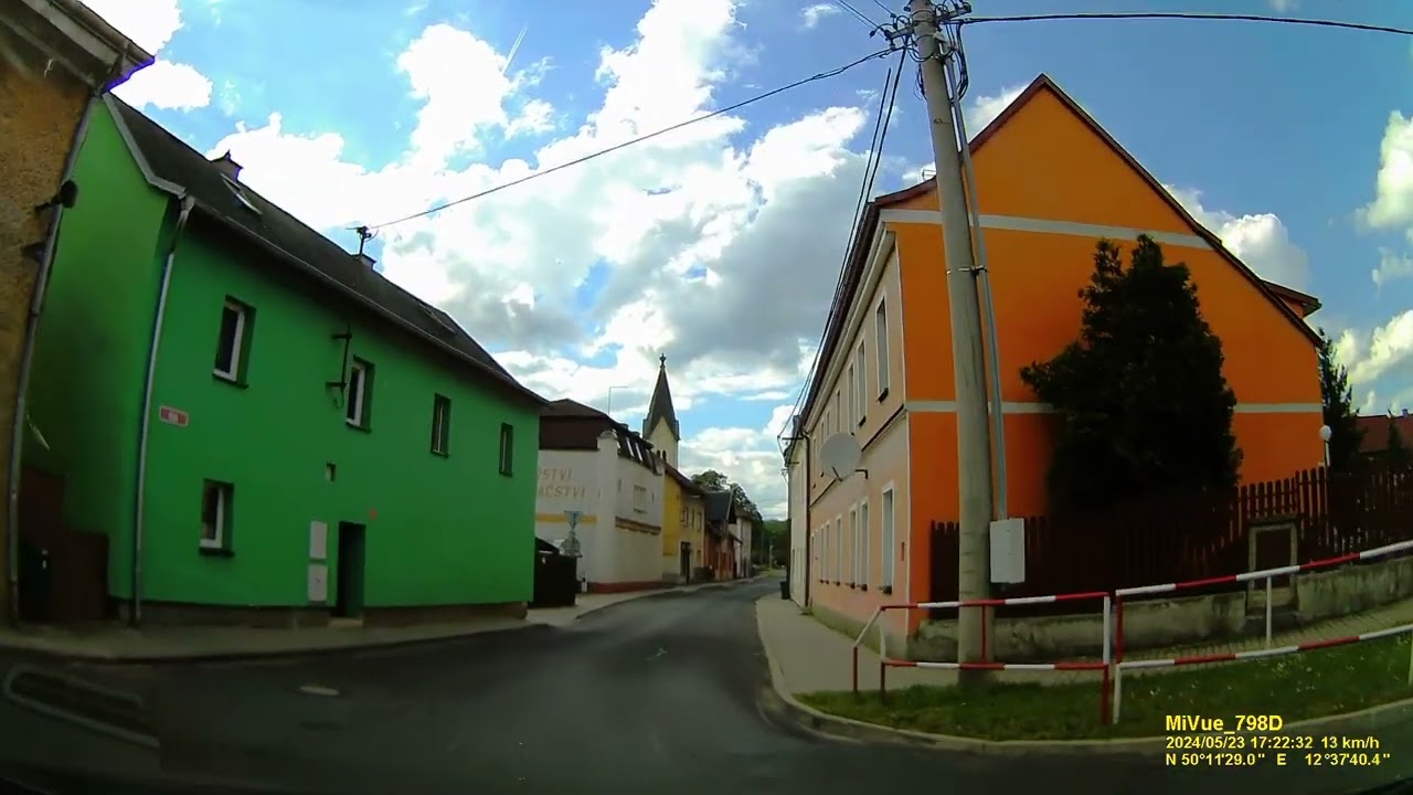 CZ: Svatava (Zwodau). Karlovarský kraj. Rundfahrt durch die Ortsmitte. Mai 2024