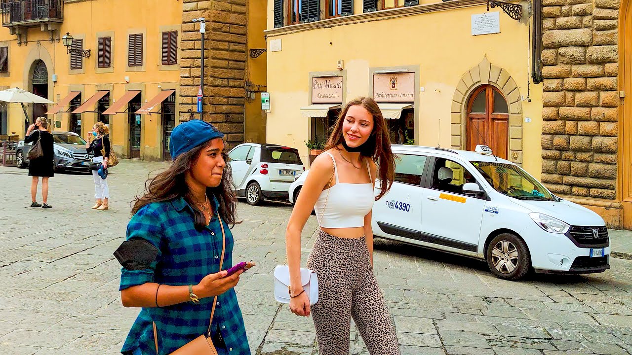 Barefoot Florence. PIAZZA PITTI. Italy - 4k Walking Tour around the City - Travel Guide. trends moda