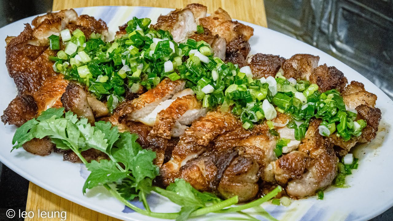 《廣東話影片》香港人的味道回憶——蔥油香茅雞扒，百份百餐廳味道，製作並不複雜，只要嚴控醃製過程和小心控制火候即可，影片還會解釋專業廚房和家廚在製作上的分別！但味道口感都是一樣的哦。