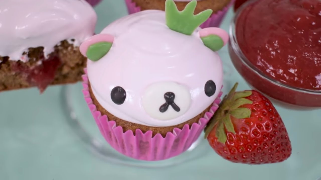 🍓🍰 Super easy strawberry chia jam filled bear cupcakes