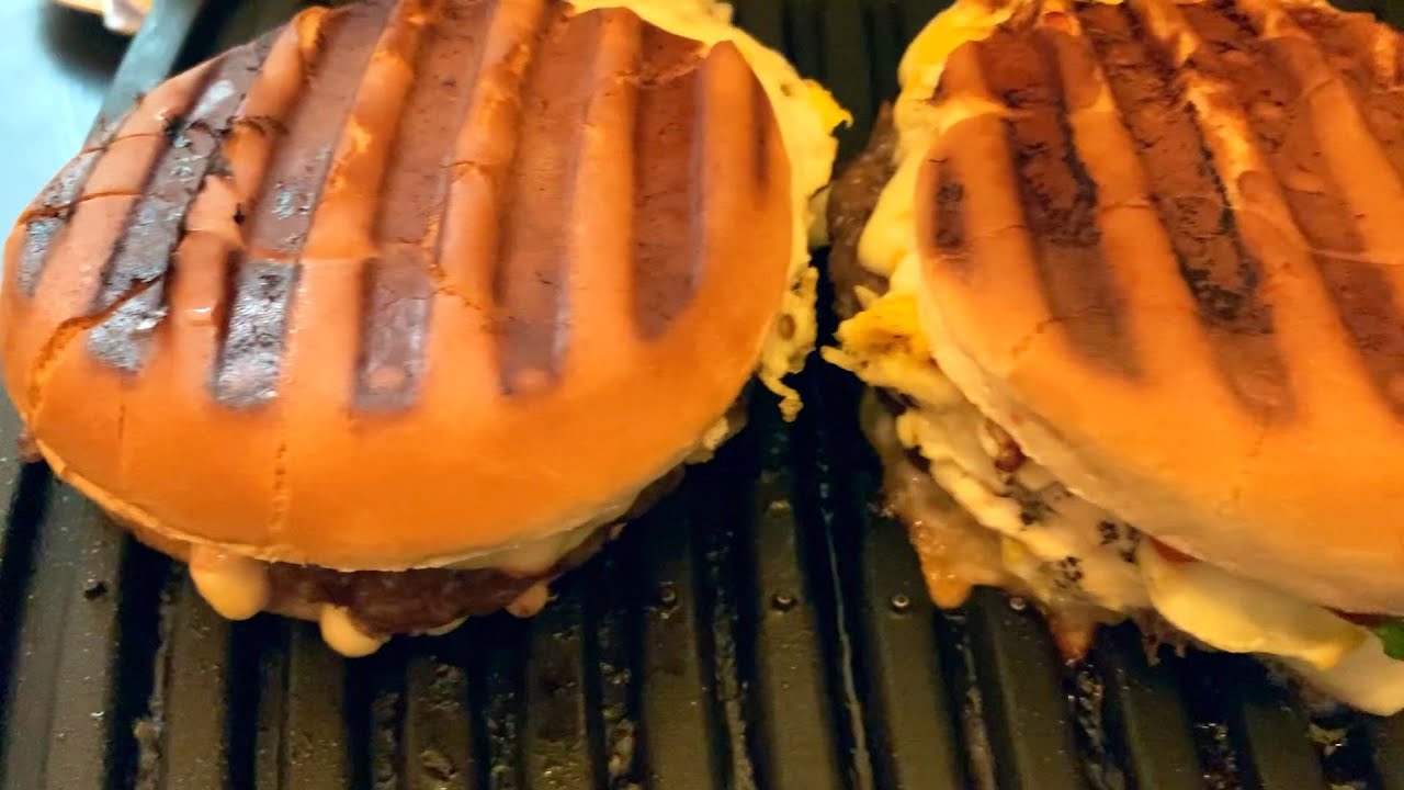 Tefal OptiGrill XL: Burger &agrave; la Panini. Grilled CHEESE BURGER recipe: eggs, beef, cheese, ketchup