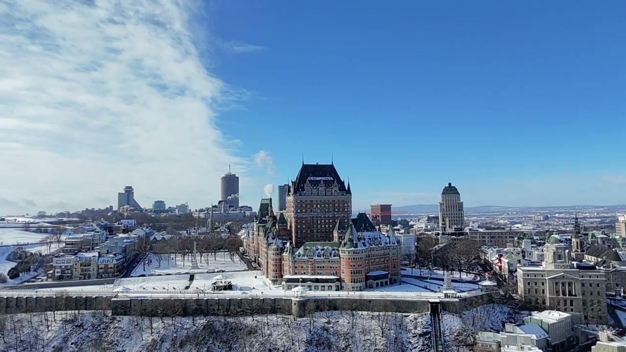 Le Ch&acirc;teau Frontenac et la traverse Qu&eacute;bec-L&eacute;vis vus du ciel &ndash; Une vue spectaculaire