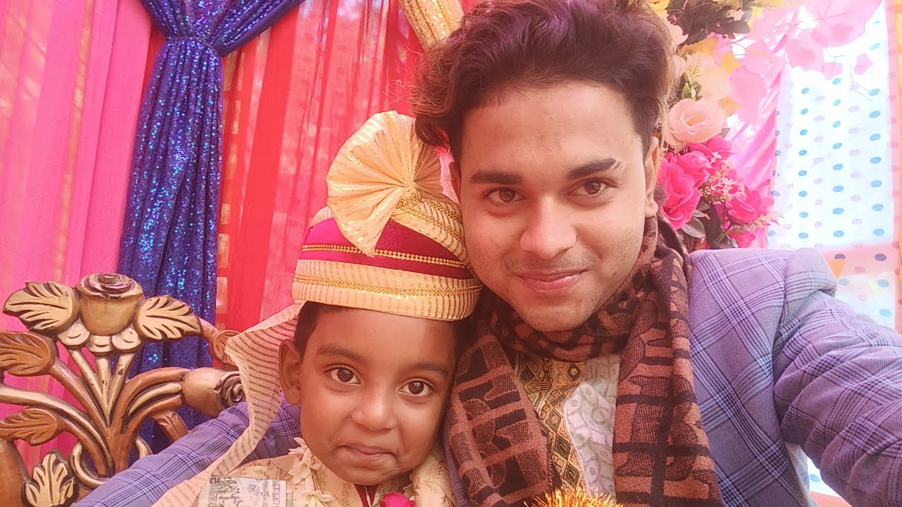 গায়ে হলুদে আসলেন  শিল্পী মফিজ