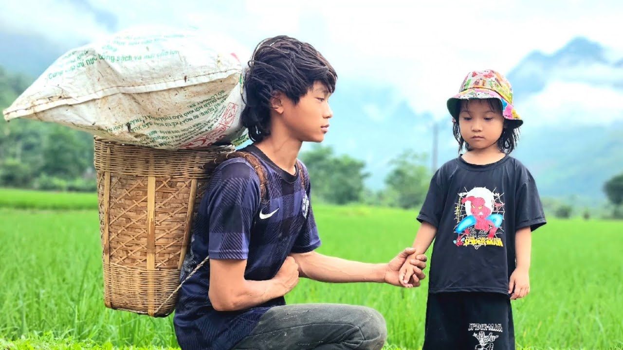 Happy Moment When Orphan Boy Helps Abandoned Girl Get Used to Her New Life