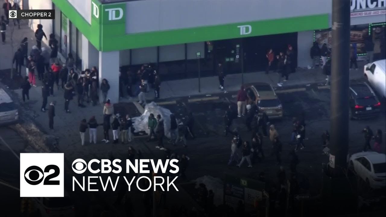 NYPD called to break up unruly crowd of 200 teenagers in the Bronx