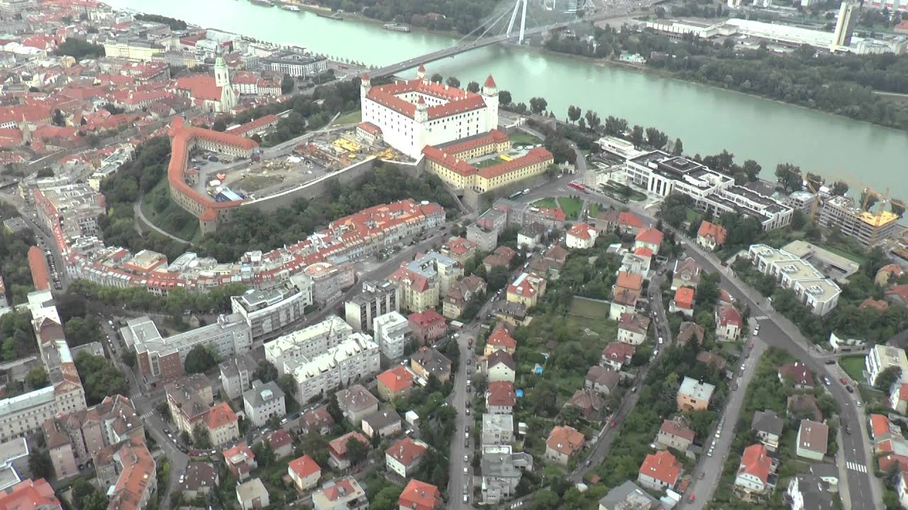 Prelet nad Bratislavou v novom policajnom vrtulníku Bell 429