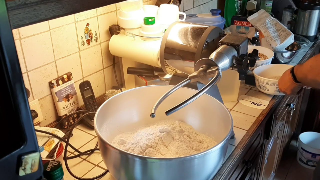 Brood bakken in eigen oven.