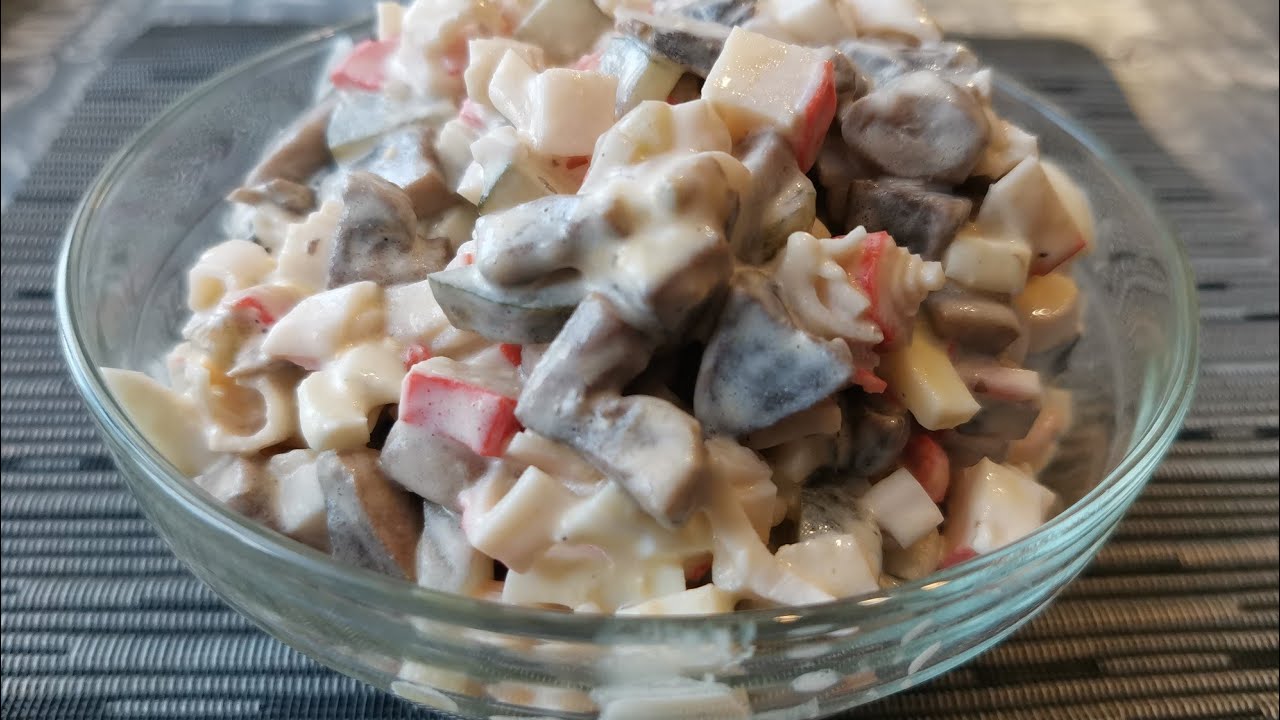 Шампиньоны+крабовые палочки. Салат на любой случай.