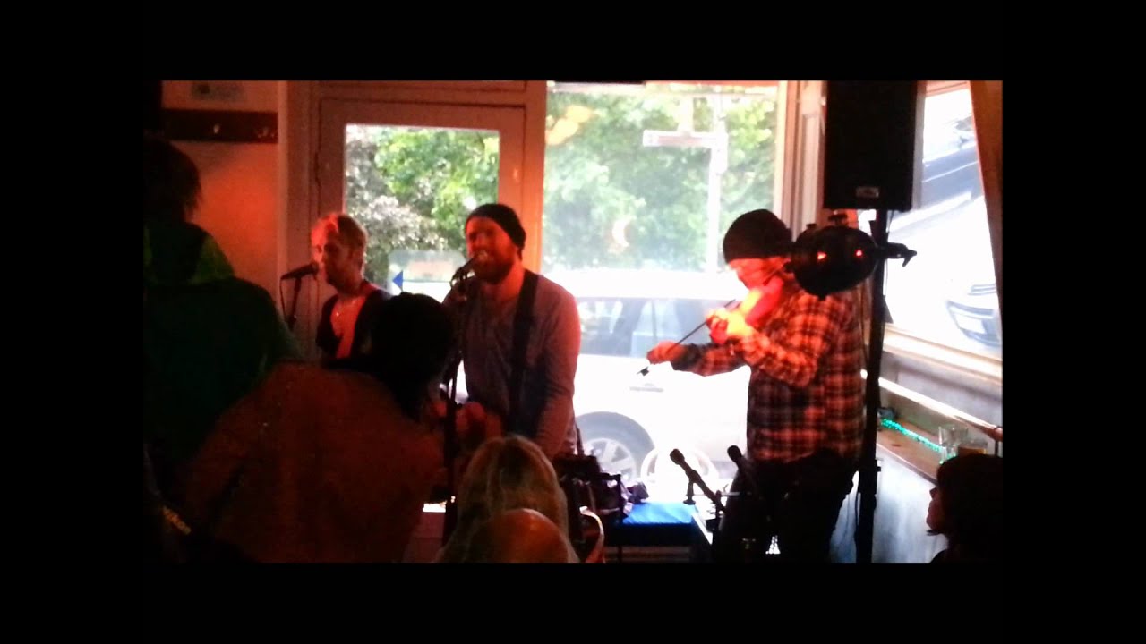 Live spelning  p&aring; Musslan Bar 