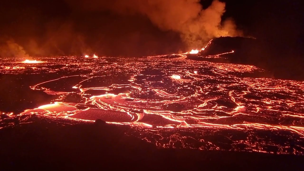 TERRIFYING LAVA FLOOD, insane temperatures and gas pollution don't stop the tourists at 3 am!!