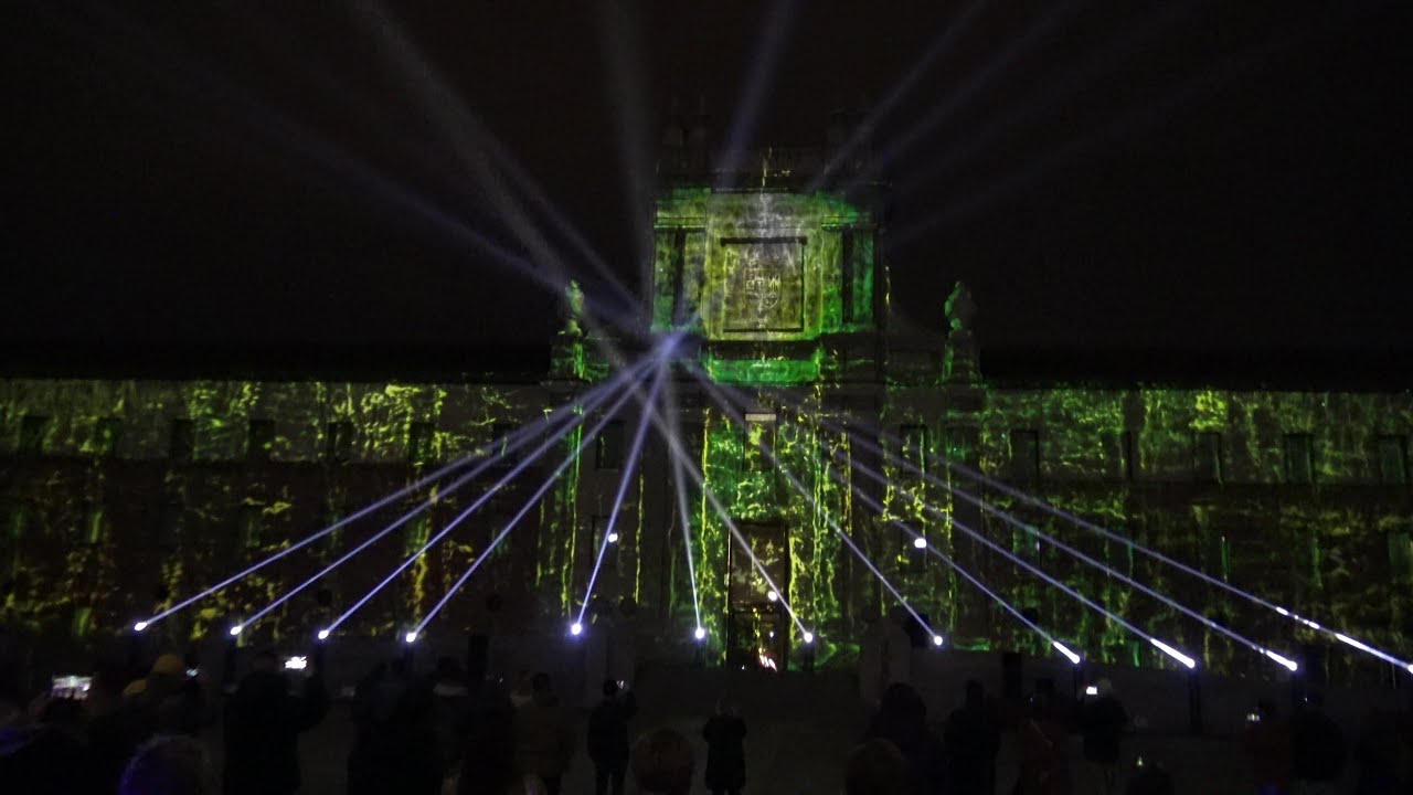Navidad en Madrid 2025: Centro Cultural Condeduque, Videomapping "Una Navidad de Luz"