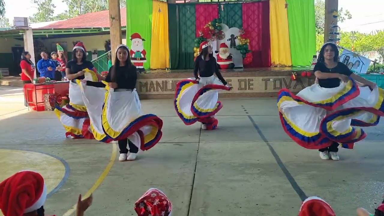 Baile de la llegada de la Navidad mediaa General