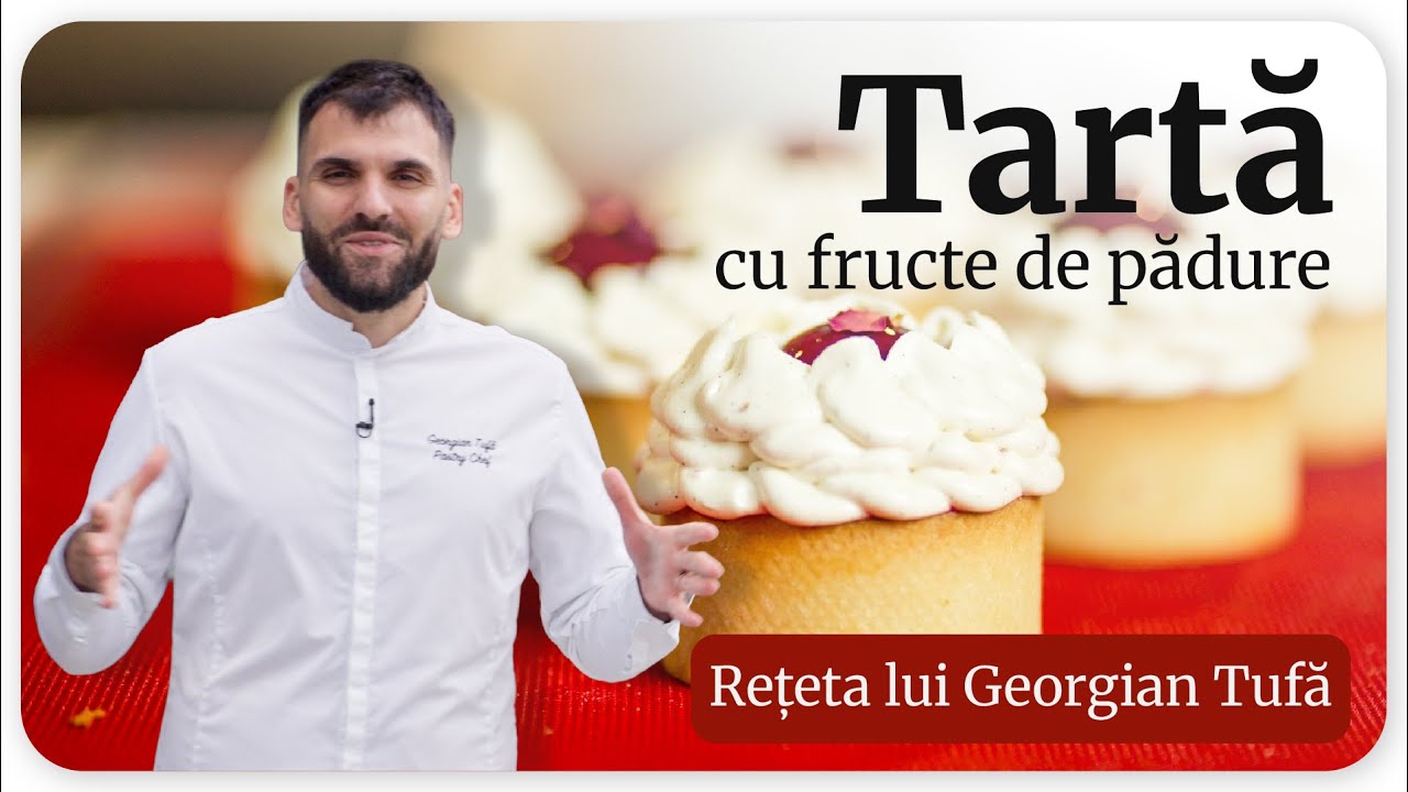 Tartă cu fructe de pădure, petale de trandafiri și zmeură