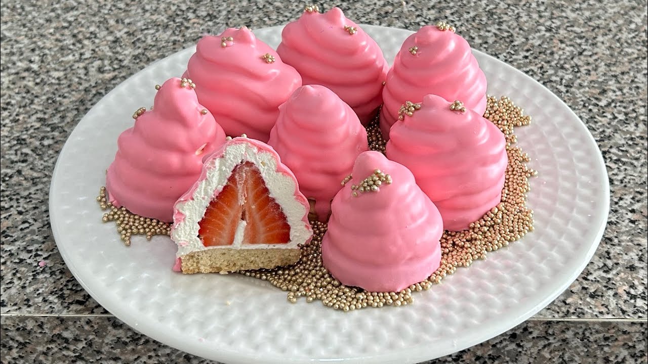 Bombones gourmet sabor fresa !￼ están hechos con crema batida y te enseño a hacer la galleta!