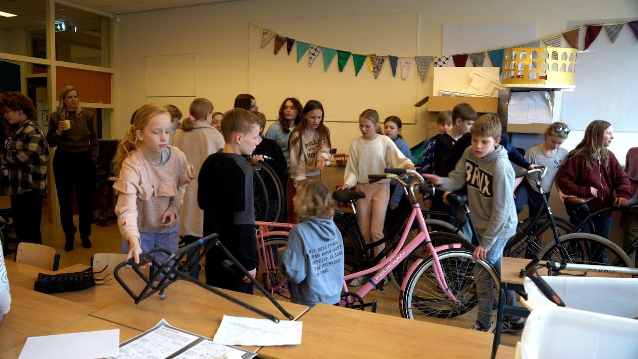 Op de Elckerlyc in Heiloo leren ze fietsen maken: 