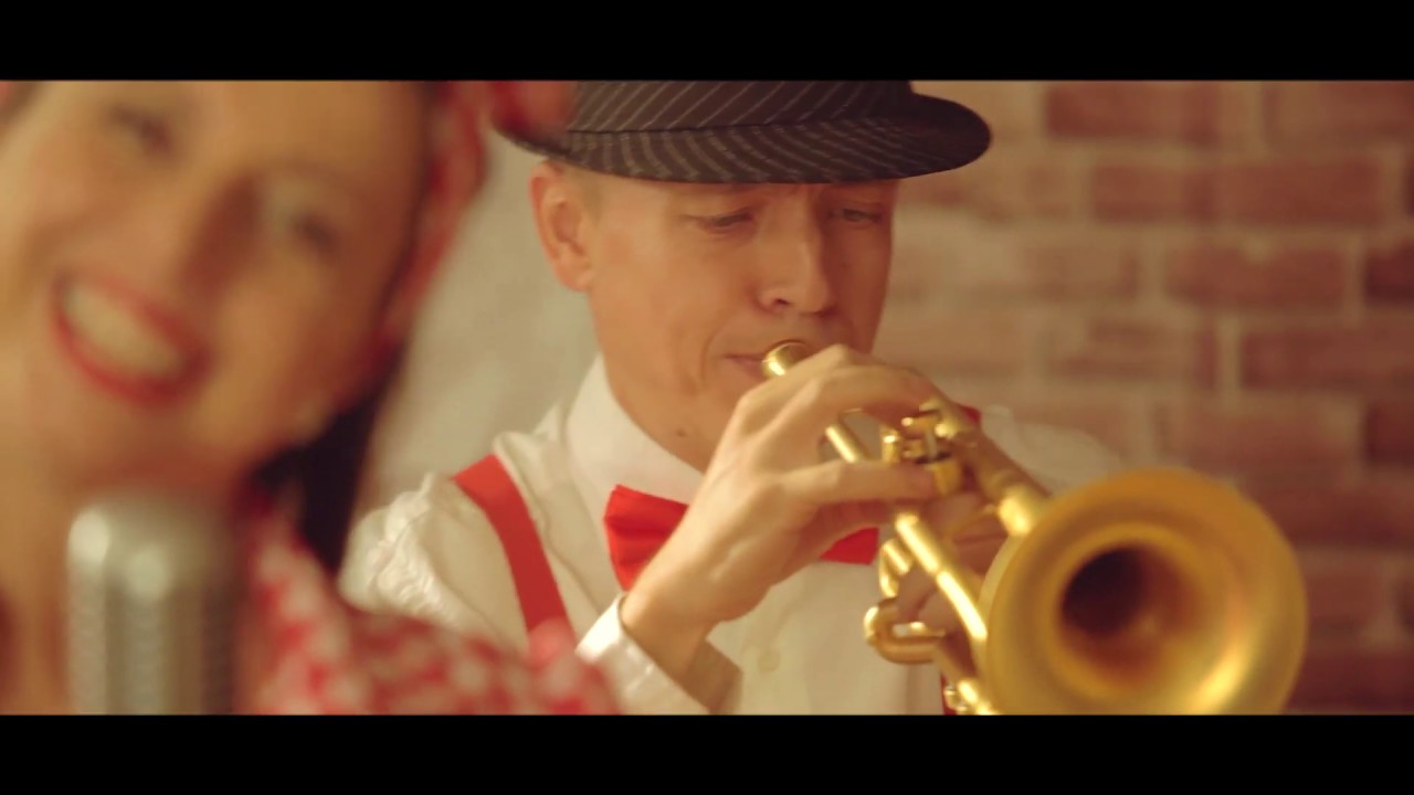 Трендафилът мирише / Ралица Бежан / VAGABONTI FILMS