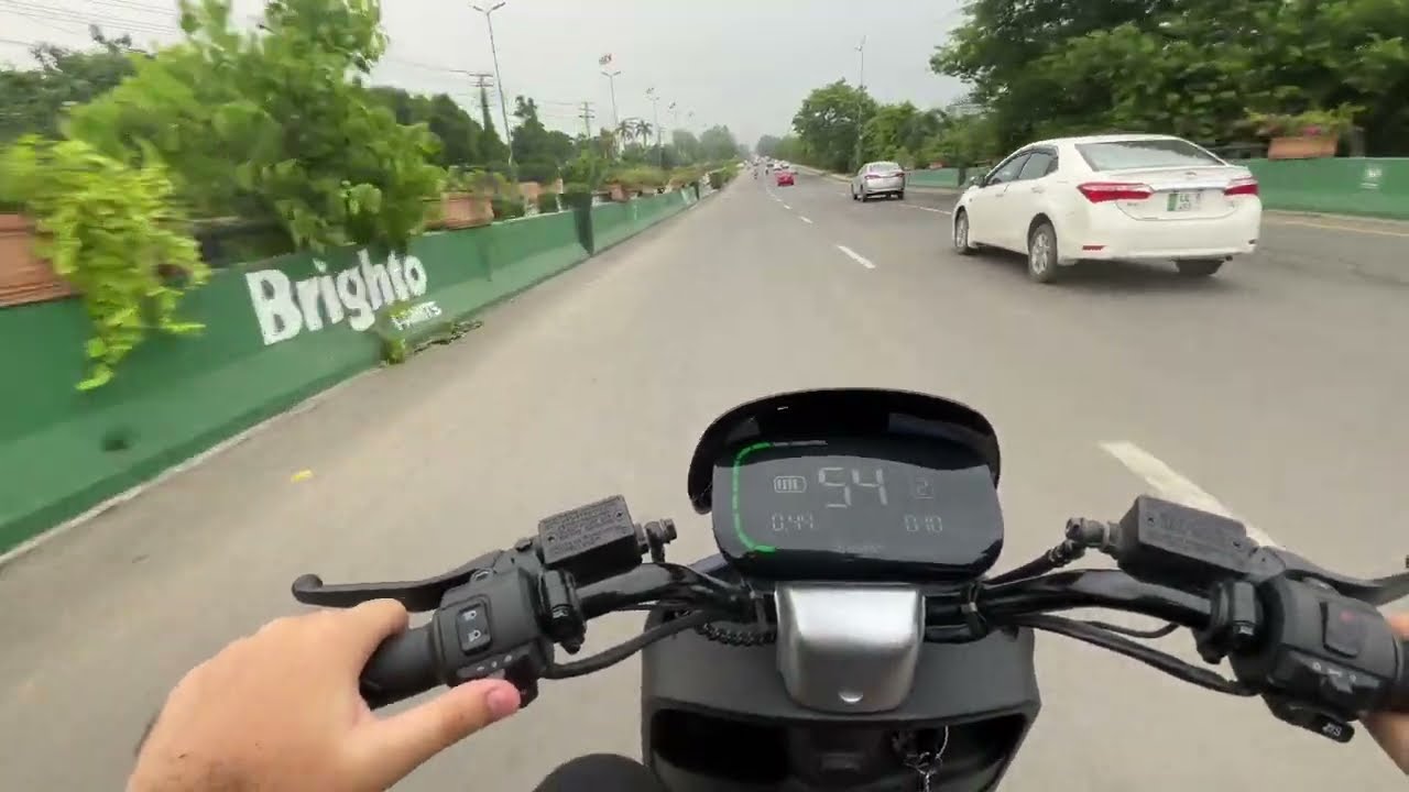 Speed Test of Metro E8S Pro on Bridge at 70% Battery Charge and 145 Kg of Load!  @metroevehicles