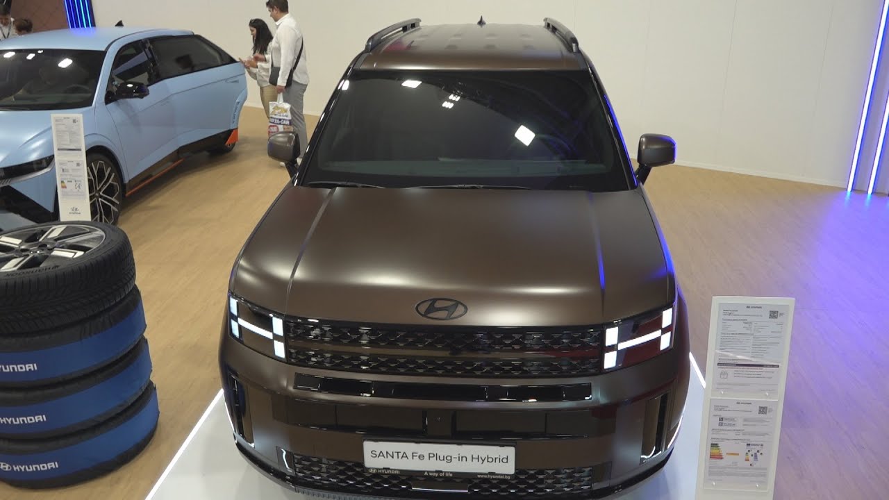 Hyundai Santa Fe Luxury T-GDI Plug-In Hybrid 253 6AT 4x4 Car (2025) Exterior and Interior