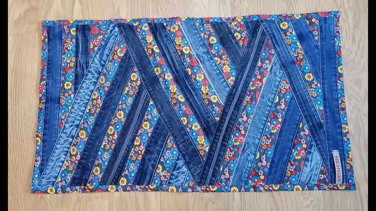 Коврик из старых джинсов.