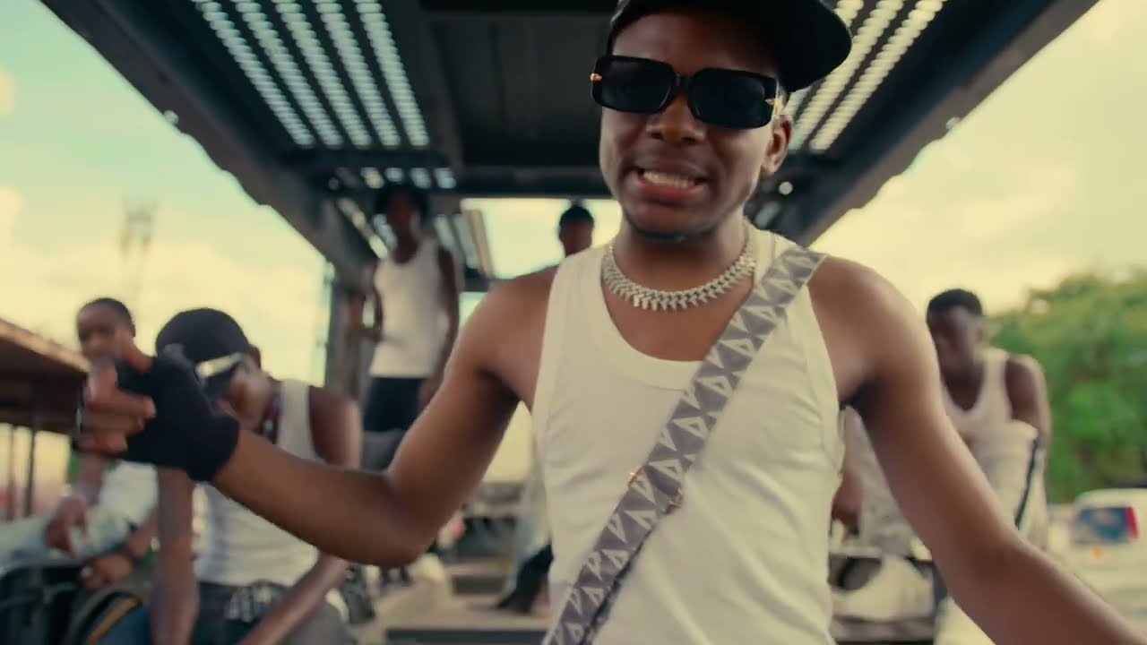 FLASH TWENTYEIGHT FT JNR SPRAGGA - KUMUSORO (OFFICIAL VIDEO)
