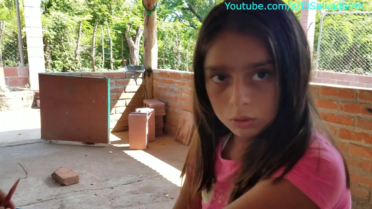 Conversando con Nallely y Gladis. Despenicando los frijoles nuevos. Parte 2/2