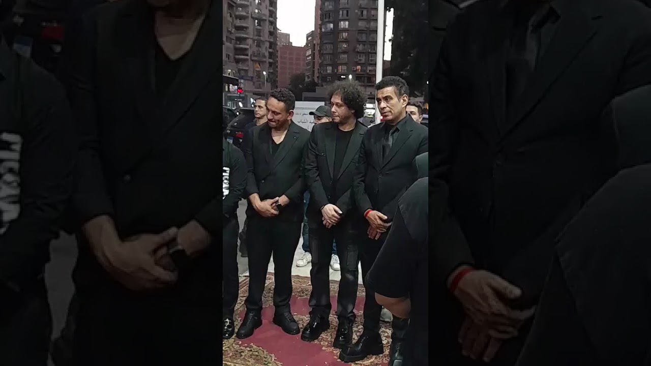 نجوم الفن ومطربي المهرجانات يؤدون واجب العزاء في الراحل أحمد عامر بمسجد الحامدية الشاذلية