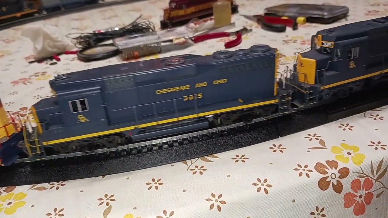 10 GP30 Life-like proto 2000