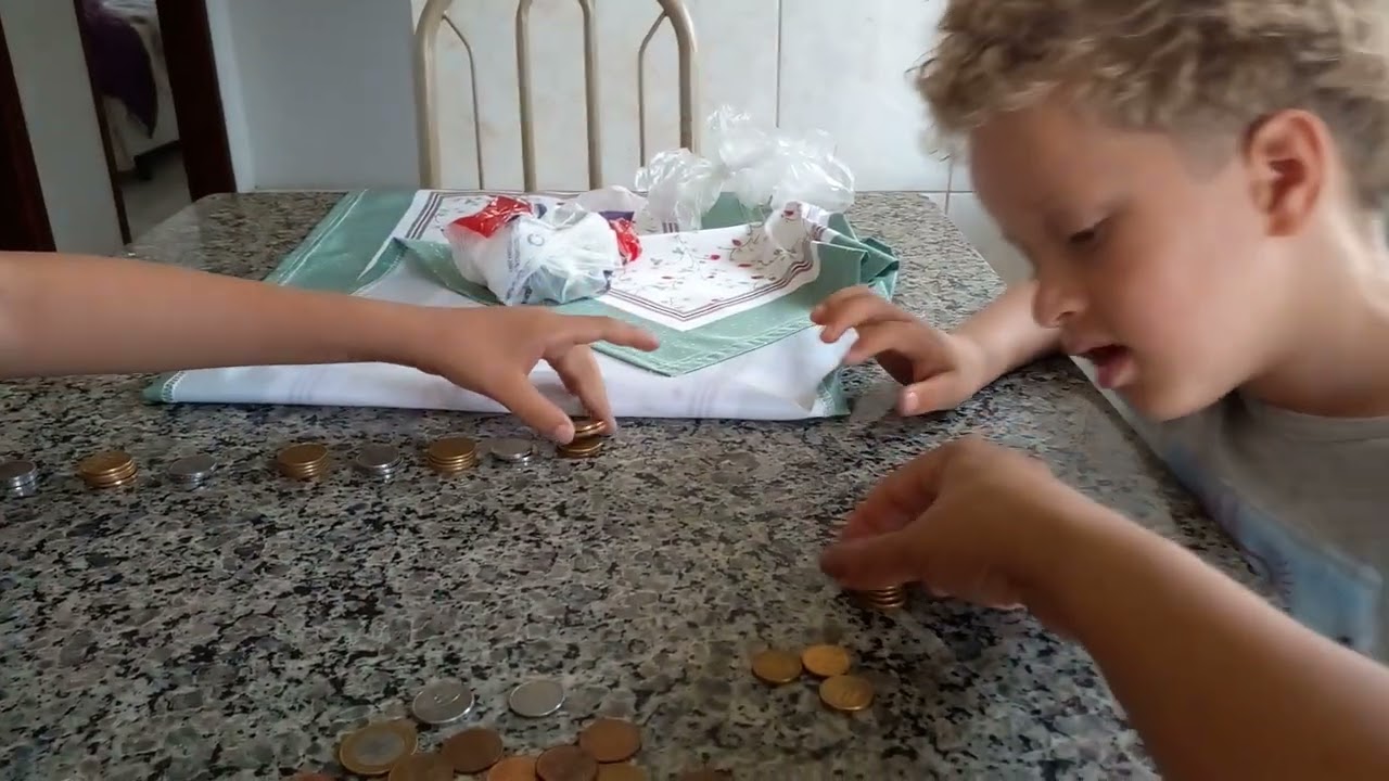 Aprendendo a contar moedas. #educa&ccedil;&atilde;ofinanceira #educa&ccedil;&atilde;oinfantil