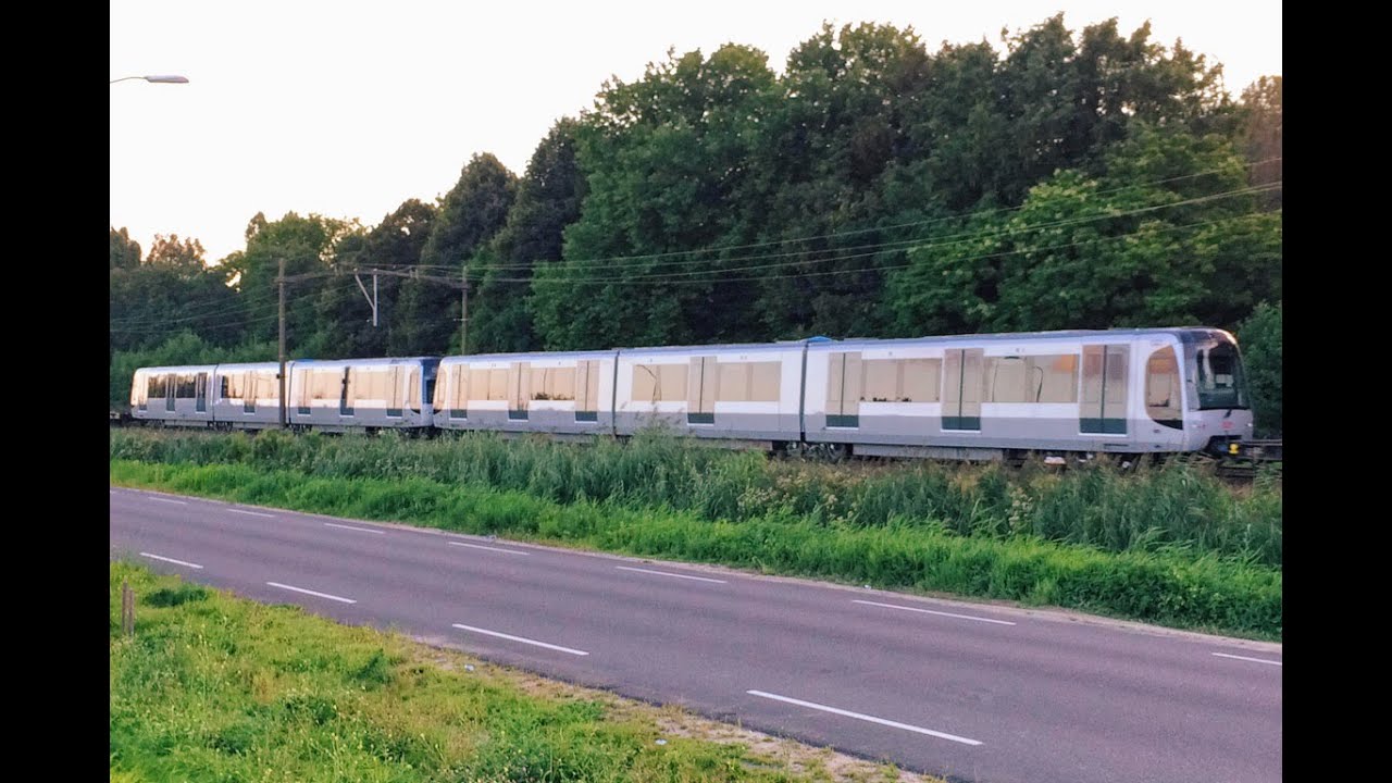 Eerste Metro's Hoekse Lijn uit Wenen naar RET Rotterdam