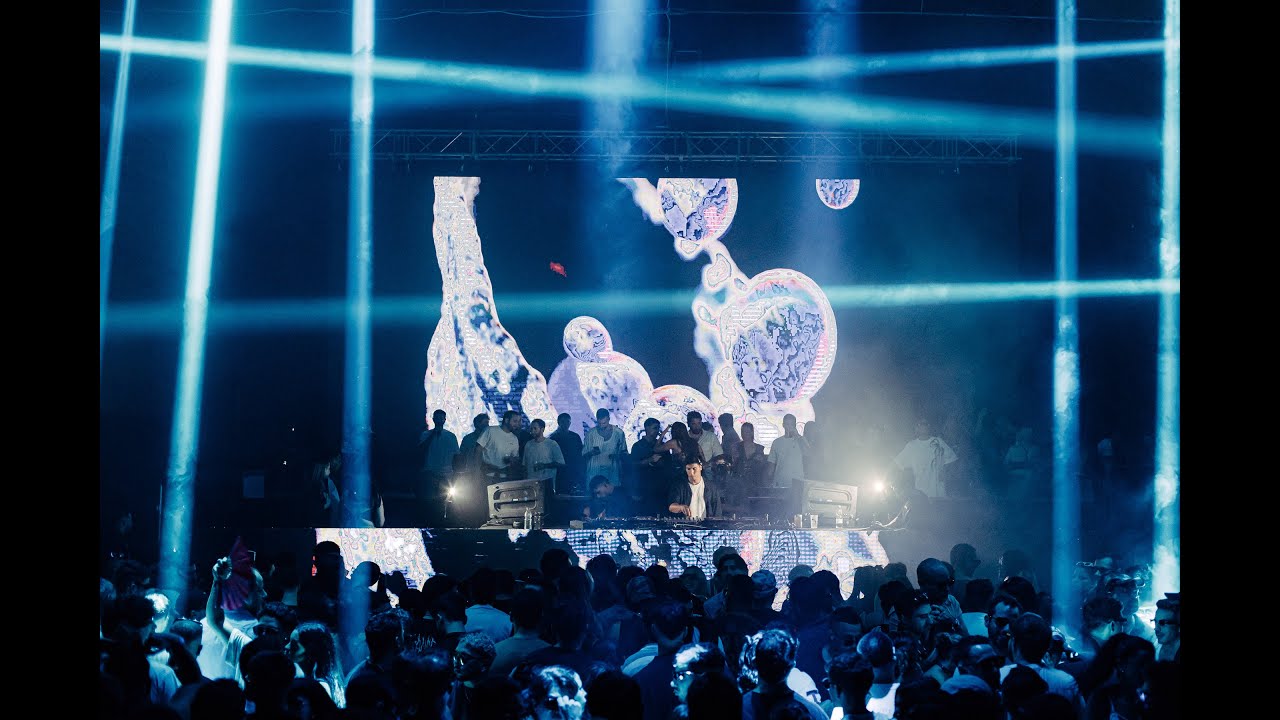 Warm up &Oslash;ostil at Unreal / Hangar 33