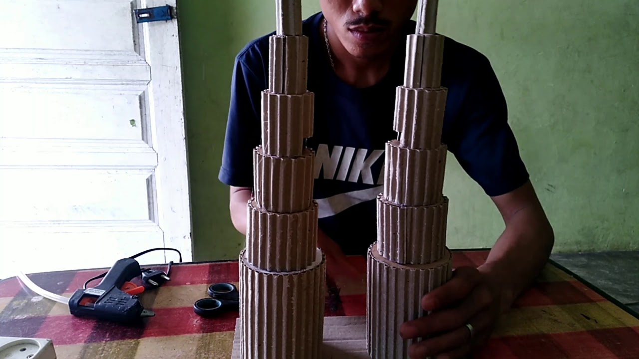 Membuat menara kembar dari karton