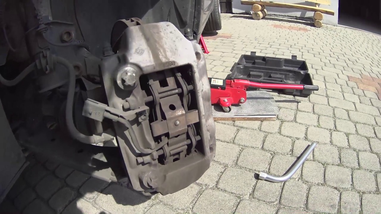 Alfa Romeo Mito 1.4TB (114kW) front break pads replacement