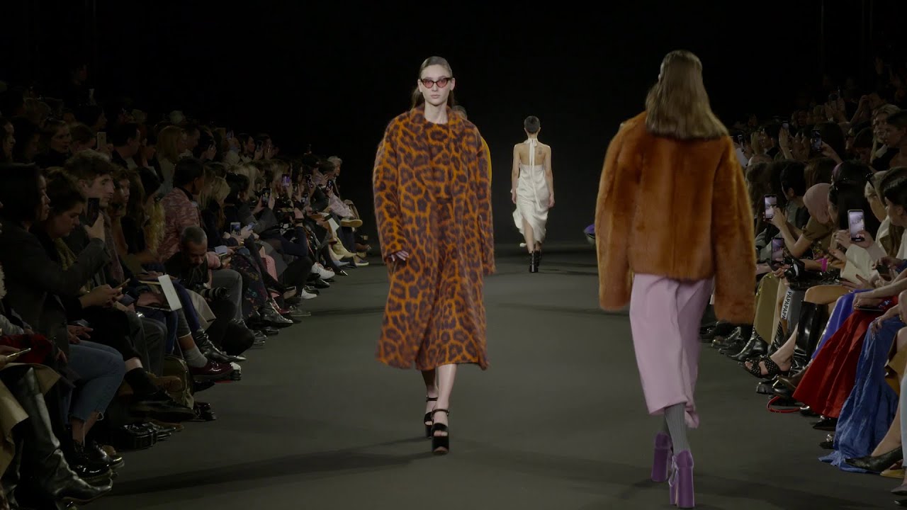 Rochas Fall Winter 2020/21 - Fashion show