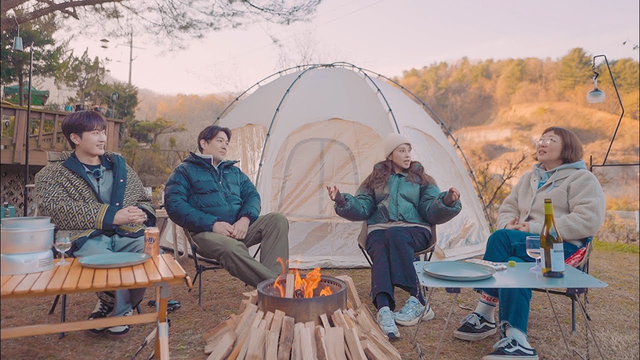 아늑한 별장 앞에서 친구들과 첫 동계캠핑 / 아유미 / 조미 / 전희경