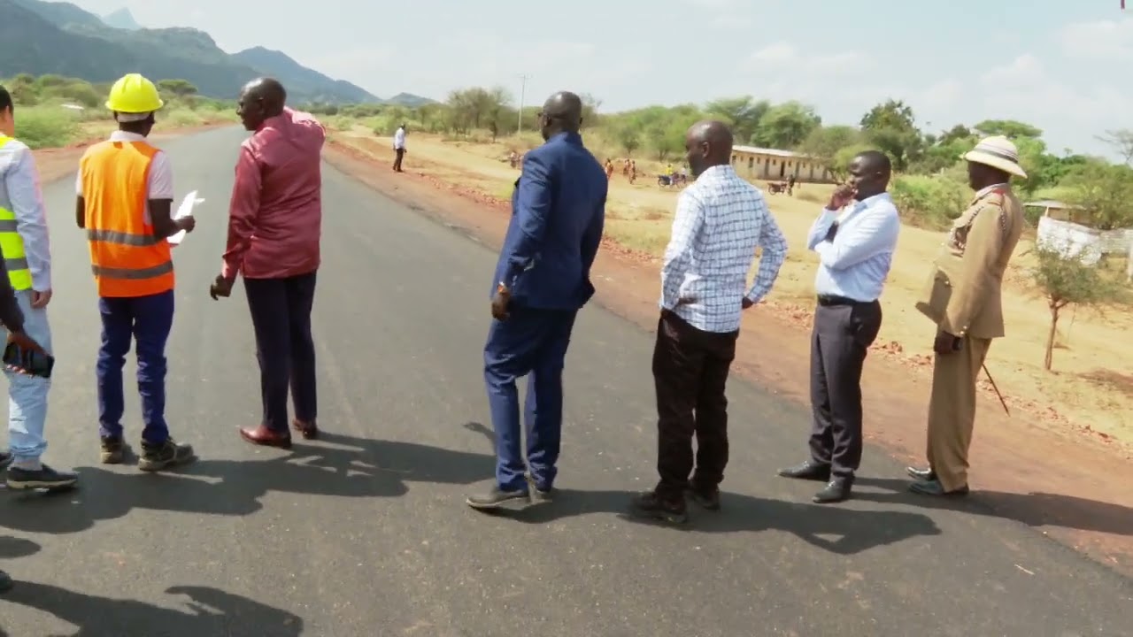 Президент Руто осмотрел ход строительства дороги в Чесомбуре, Ломуте, Сигоре и на перевале Марич.