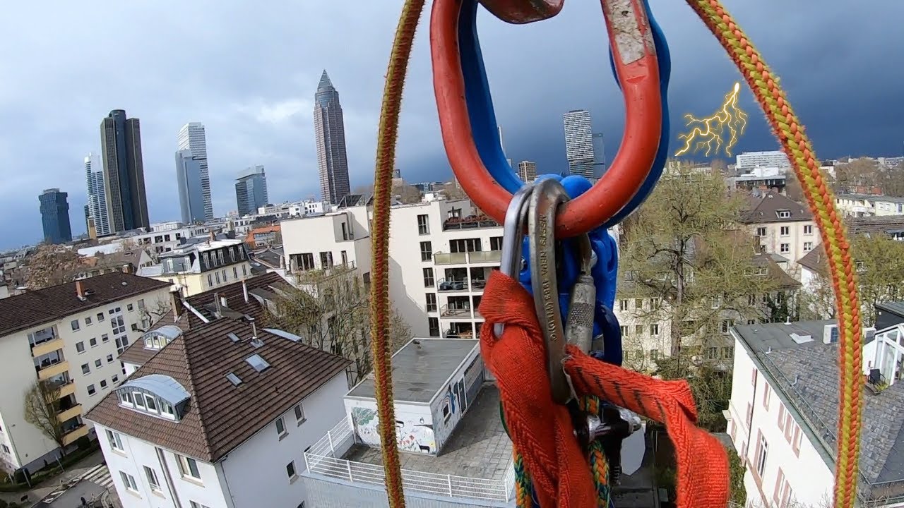 Kranfällung in der Frankfurter Skyline! Macht uns das Gewitter einen Strich durch die Rechnung?