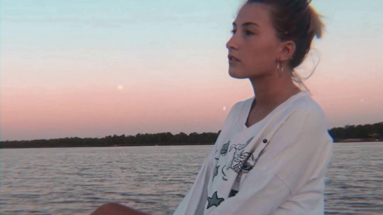 Loli Renter&iacute;a - Waitin' (feat. Joaqo Molina) (Video Oficial)