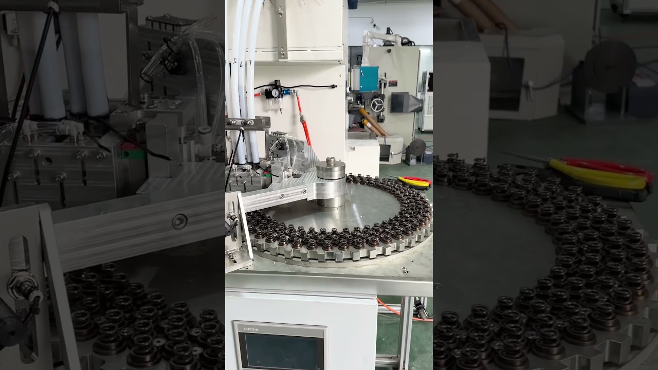 Automatic feeding of spring grinding machine #springformingmachinemanufacturer  4springs 1 second