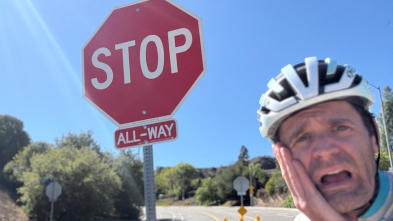 ПОЧЕМУ ВЕЛОСИПЕДИСТЫ ПРОЕЗЖАЮТ НА ЗНАКИ «СТОП»?