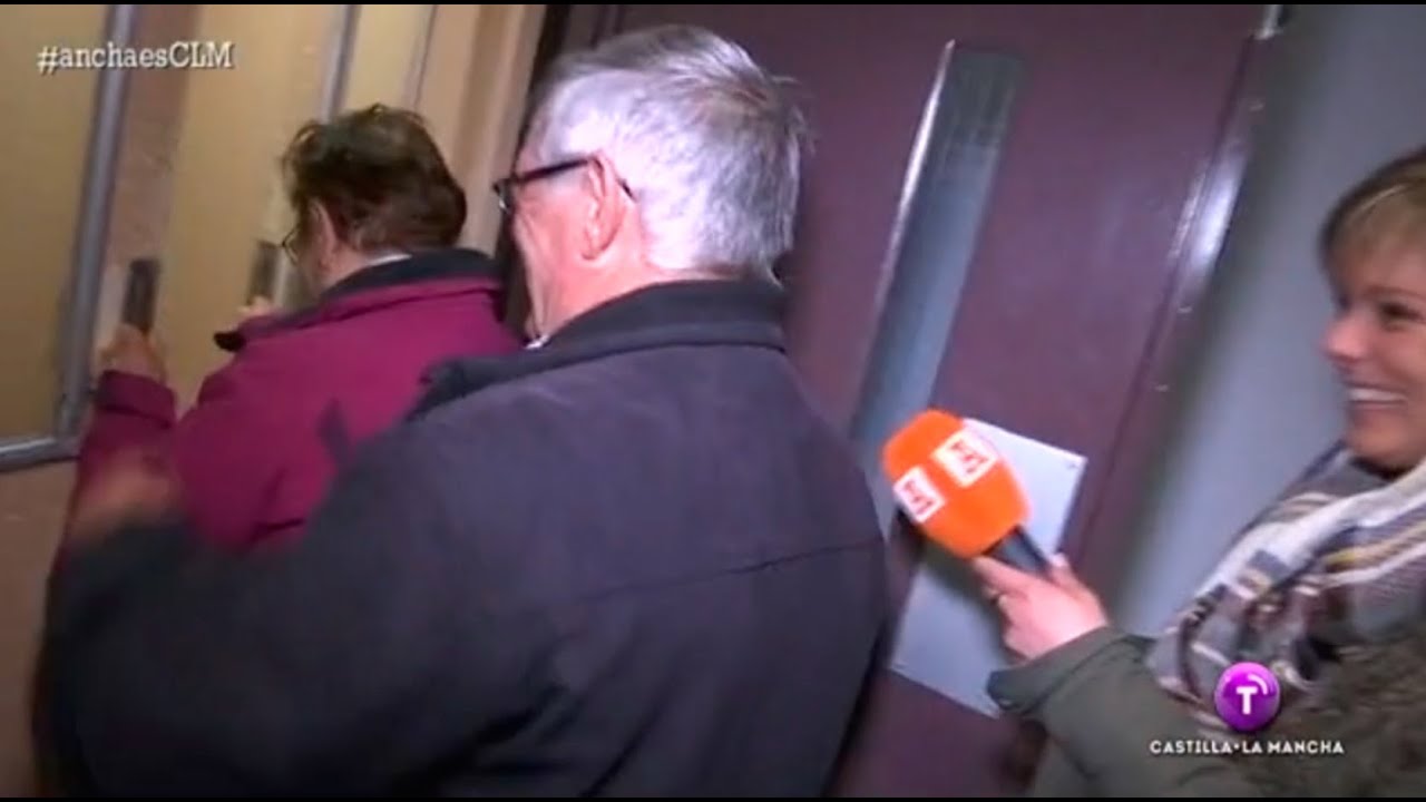 Encontramos el único ascensor antiguo  que perdura en Cuenca. 22/04/2016.