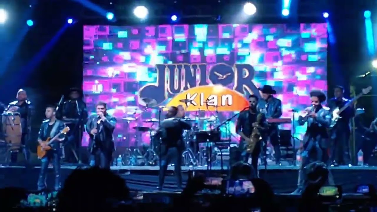 Ericka Lopez  con Junior Klan  