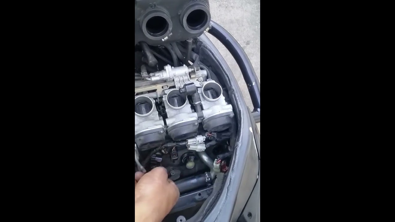 2002 Yamaha R1 spark plug replace