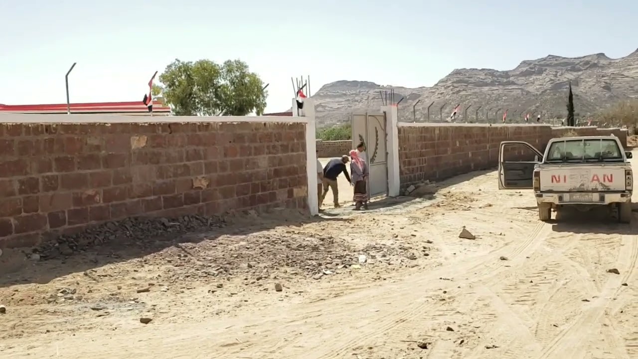 مشروع تسوير مدرسة الاساسيه الثانويه  بنعوه الغناء