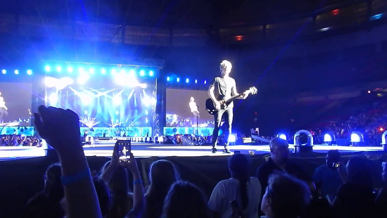 One Direction - Little White Lies (Live In Vancouver 2015)