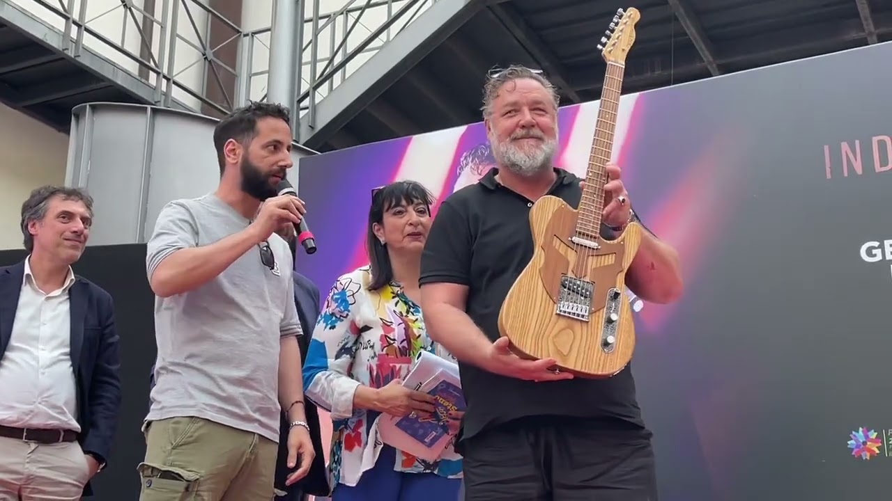 Russell Crowe a Catanzaro parla della strage di migranti: 